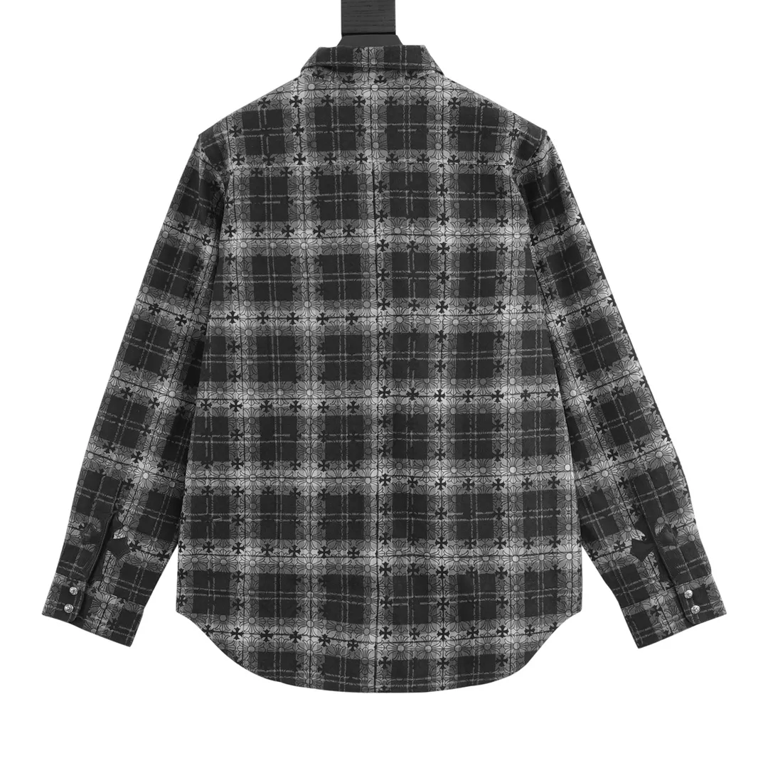 P240 Model No. Y630 CHROME HEARTS/CHROOME HEARTS CH All-over printed dark flower long-sleeved shirt. Custom-woven and dyed pure cotton sesame bottom plaid fabric. The finished fabric is then printed with dark flowers. The whole garment is hand-cut on the grid. The labor cost is high at the end of the year. Genuine leather hand-embroidered sleeves. High-quality distressed children's flower four-button buttons. The first batch on the entire network. Size: S-L
